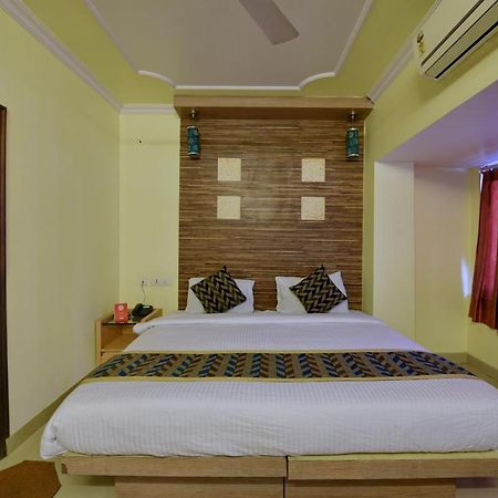 Oyo 2289 Hotel Radha Palace Kukas Buitenkant foto