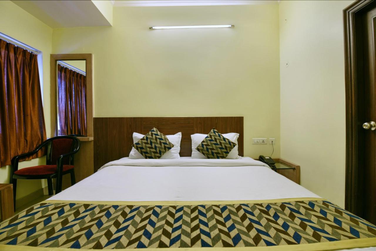 Oyo 2289 Hotel Radha Palace Kukas Buitenkant foto