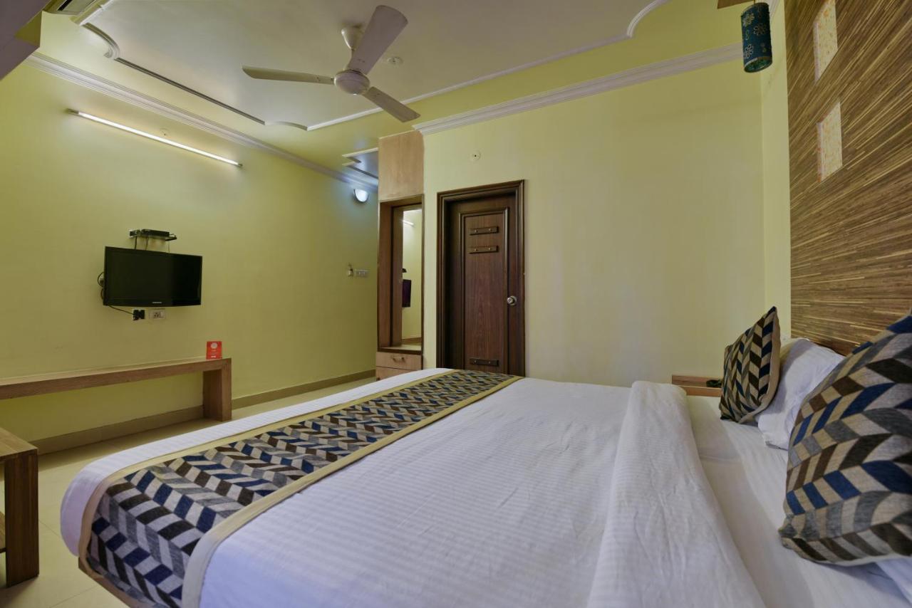 Oyo 2289 Hotel Radha Palace Kukas Buitenkant foto
