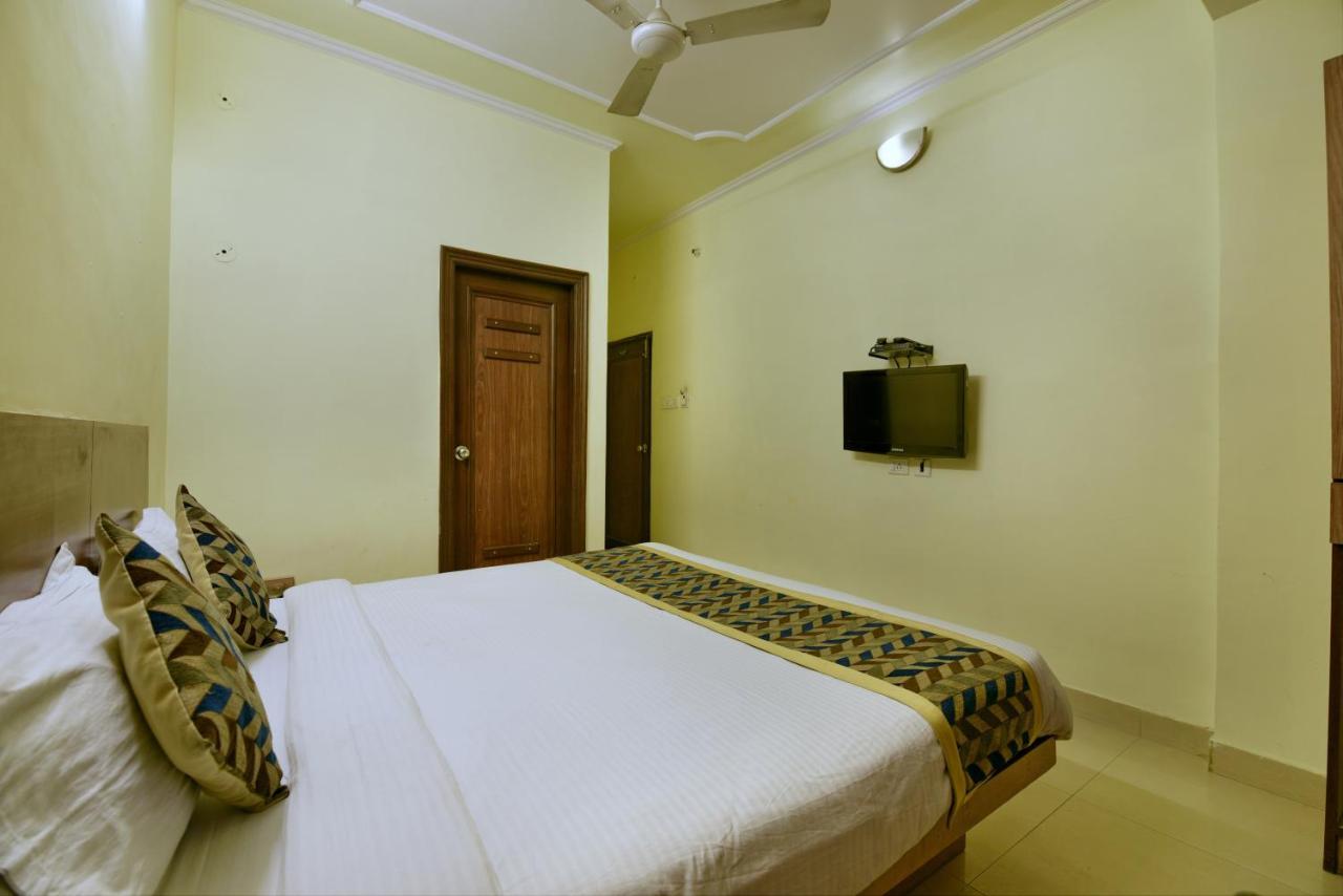 Oyo 2289 Hotel Radha Palace Kukas Buitenkant foto