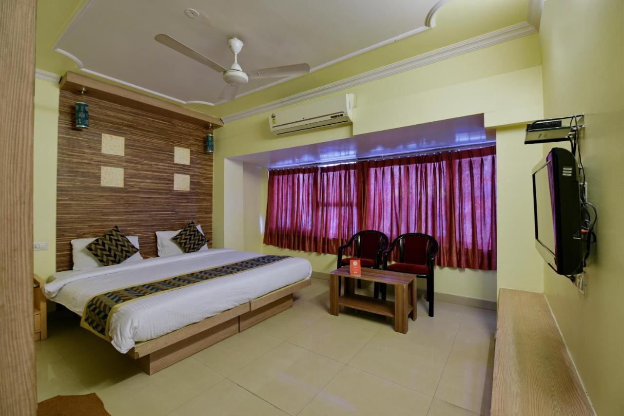 Oyo 2289 Hotel Radha Palace Kukas Buitenkant foto
