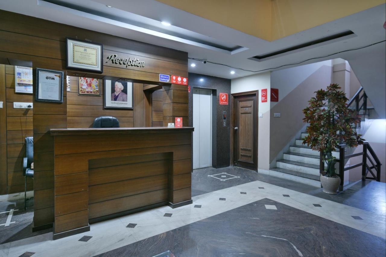 Oyo 2289 Hotel Radha Palace Kukas Buitenkant foto